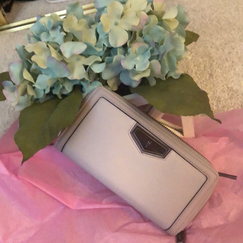 Vera Wang Wallet
